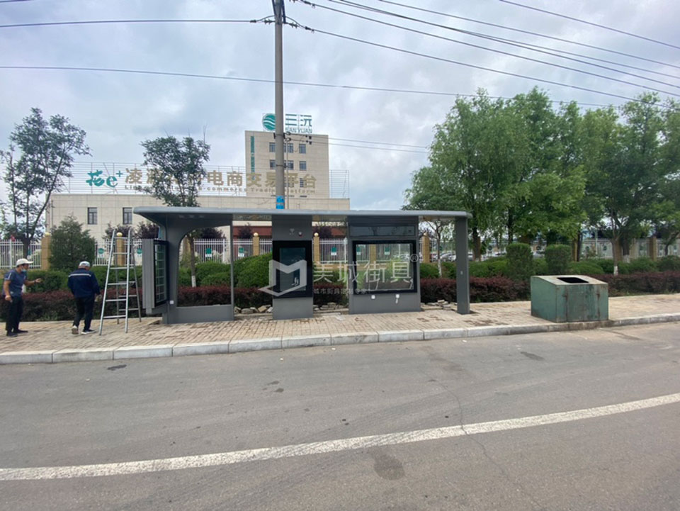 遼寧候車亭安裝現(xiàn)場圖 遼寧候車亭安裝現(xiàn)場圖